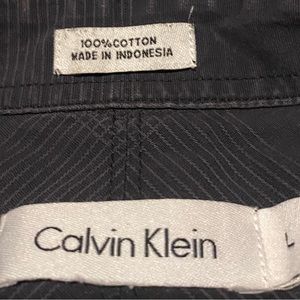 I’m selling this Calvin Klein black shirt sleeve button down shirt for $20